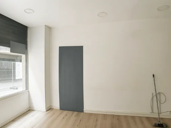 petit local commercial Saulnier à Paris